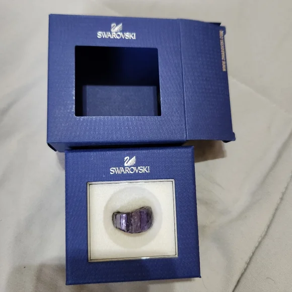 Swarovski Rhodium Plated Crystal Nirvana Purple Velvet Ring Size 7 - Picture 11 of 13